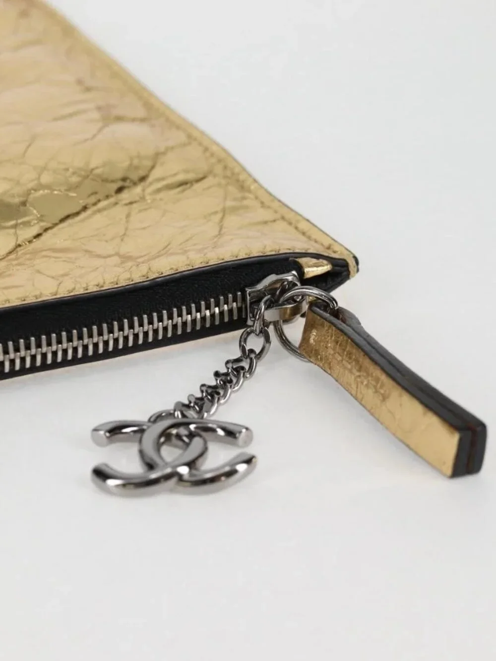 CHANEL brand	chanel color	gold
